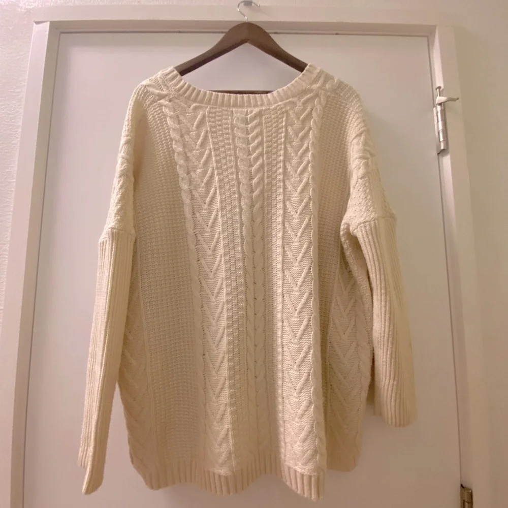 Cream While Sweater - Picture 4 of 6